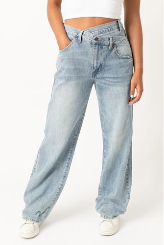 Bobbie Hi Rise Wide Leg Crossover Jean in Nelson LIGHT DENIM -