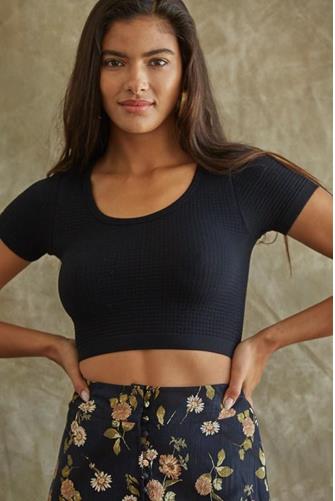 Seamless Scoop Neck Crop Top BLACK